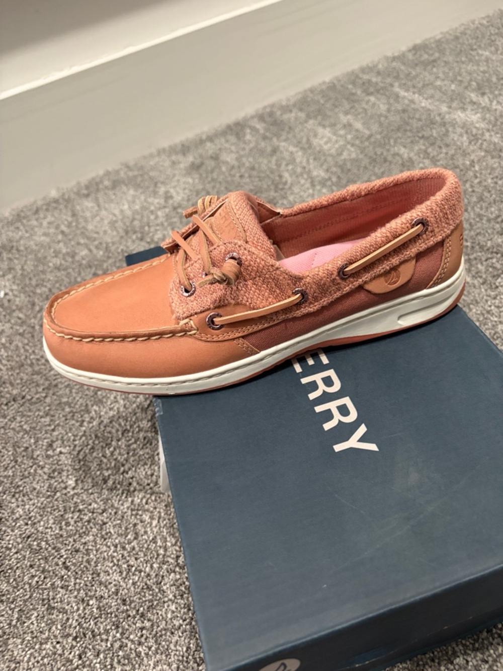 Sperry women’s Boat Shoe in Rust/Pink